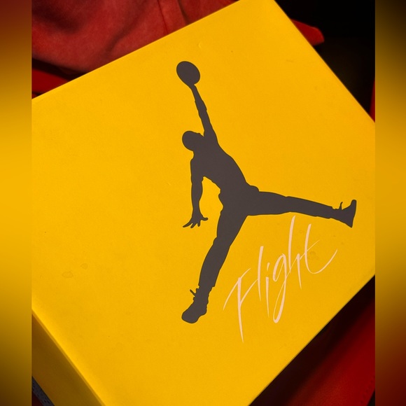 jordan retro 4 lightning size 9 new with box UPC00195238771454 - Picture 8 of 8